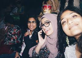 Hey guys!! My name is Rameen and I'm super excited to be going to U of I!  I'm from Gurnee, IL (think six flags) and I'm majoring in Biology