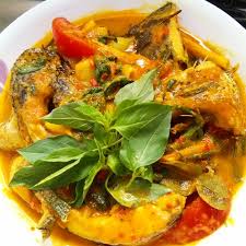 Masukkan daun bawang, daun kemangi, tomat, dan cabai rawit utuh. Resep Ikan Woku Santan Cara Membuat Telur Ikan Woku Yang Renyah Ikan Woku Belanga Merupakan Satu Varian Dari Masakan Woku Khas Minahasa Sulawesi Utara Rikkedogpod
