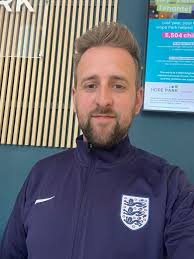 I look so much like Harry Kane people stop me in the street & ask for  selfies