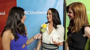 Meghan markle's wardrobe says it all. Meghan Markle And Sarah Rafferty From Suits Nbc Red Carpet Afterbuzz Tv Interview Youtube