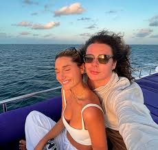 Hi, my name is joão figueiredo. Em Lua De Mel Sasha Meneghel E Joao Figueiredo Curtem Passeio De Barco Nas Maldivas Confira Estrelando