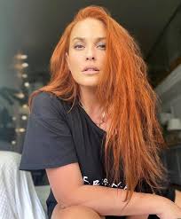 Μπομπα μαλλι ανδρικο / disconnected undercut ayto. Sissy Xrhstidoy Pozarei Me Magio Se Pisina Kai Einai Pio Adynath Apo Pote To10 Gr