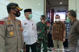 As soon as you enlarge an image, you expand the size of the pixels, the culprit of those. Pemkot Jakpus Pantau Penerapan Protokol Kesehatan Di Pt Ppi Antara News
