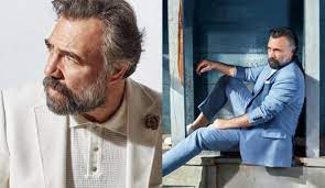 He is best known for his role in the popular tv series, kurtlar vadisi (valley of the wolves). Oyuncu Oktay Kaynarca Kimsenin Kolay Kolay Yapamayacagi Seyi Yapti Medya Haberleri