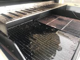 Cast iron rusts when it comes in contact with humidity. How To Clean Cast Iron Grill Grates After Grilling Or If They Re Just Rusty Simply Meat Smoking
