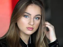 Isabella Barrett's Instagram, Twitter & Facebook