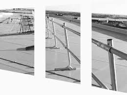 Portable guard rails provide jobsite flexibility and versatility. Freestanding Guardrail Roof Edge Protection Heightsafe