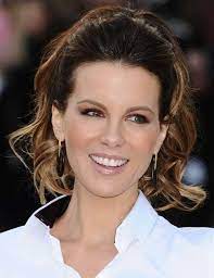 25 Besten Langen Frisuren Fur Frauen Uber 40 Wer Sagt Dass Hairstyling Fur Die Jugend Ist Aber Sobald Sie Ein Be Frisuren Langhaar Haar Styling Frisuren Lang