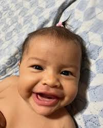 A cada dia se aproxima mais o momento mágico em que você entrará em nossas  vidas. Queremos que saiba o quanto foi esperada e desejada. Minha filha, te  amo tanto que nem