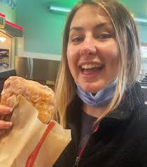 Resident highlight time 🎉 Meet one of our chiefs, Dr. Ali Silver (R4) ☺️  “Ali grew up