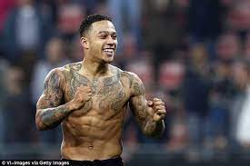 De voetballer is anno 2021 bekend van psv eindhoven, dutch national football team oranje. Former Manchester United Winger Depay Explains Tattoos Daily Mail Online