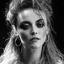 Lucy Dye: похожие исполнители, слушать онлайн на Zvuk.com