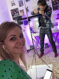 Elmondta, hogy korábban már volt nős, ám első házassága mindössze egy hétig tartott. Edvin Marton Felesege Ez A Szoke Szepsegkiralyno 11 Eve Vette Felesegul Adriennt Hazai Sztar Femina