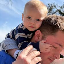 Ik the reports of Allen allegedly being 230… it does looks like he kinda  bulked up. But he not fat. I mean he is playing in the cold now. People  made it