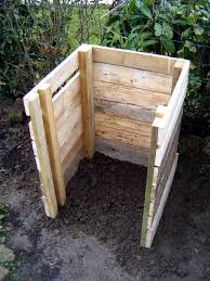 Building A Compost Bin From Pallets Kompost Paletten Komposter Paletten Garten