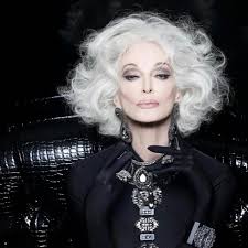 Carmen was a bright child from a poor household, up for any odd jobs that would help her parents out. Ich War Immer Ein Hassliches Entlein Die Geschichte 89 Jahriger Carmen Dell Orefiche Des Altesten Modells Uberalles