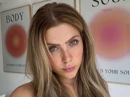 Jade Picon faz retiro espiritual com xamã que cuida de Anitta