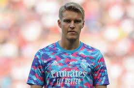 Odegaard ended up going back to real madrid for training, but he faced an uphill climb trying to get regular minutes with the club. Ui3qnumnswmdnm