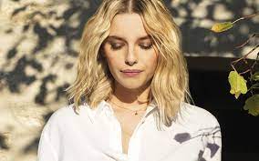 Photo coupe de cheveux mi long femme. 50 Nouvelles Idees De Carres Mi Longs Et Coiffures Pour Cheveux Mi Longs Ete 2018