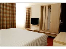 Romanian athenaeum and palace hall (sala palatului) are cultural highlights, and some of the guests can arrange to bring pets by contacting the property directly, using the contact information on the booking confirmation (surcharges apply and. Hotel Capitol Tel 021315