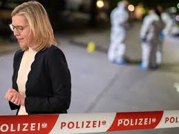 Bei einer bluttat in wien hat am donnerstagabend ein mann in einer wohnung eine frau tödlich verletzt. Rrqmvzgk3alf4m