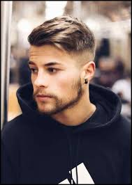Frisuren Fur Manner Mit Dunnem Haar Trend Frisuren 2018 Neuesten Hairstyles Du Coiffure Homme Cheveux Raide Coiffure Homme Mi Long Cheveux Mi Long Homme