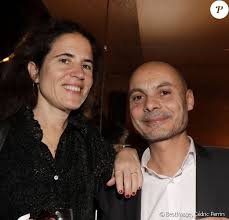 Quatre ans après leur rencontre, mazarine pingeot dit oui à son compagnon didier le bret en 2017. Mazarine Pingeot Mariee A Didier Le Bret Avant J Etais Contre Purepeople
