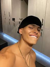 Nhân vật trò chuyện AI tốt nhất Marlon lundgren Garcia: Khám phá hồ sơ &  bình luận của người dùng