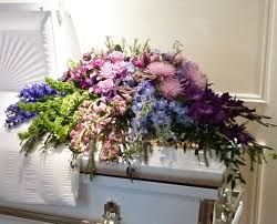 Maybe you would like to learn more about one of these? Beautiful Casket Spray My Mother Passed Away 4 1 13 And I Had Joyce S Flowers In Lenexa Ks Make Thi Funeral Flower Arrangements Funeral Floral Casket Sprays