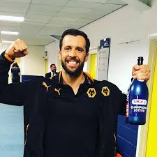 Cuca roseta is the daughter of miguel da cruz roseta and maria natércia rebelo couto, and paternal niece of pedro roseta, a former minister of culture in portugal. Marido De Cuca Roseta Celebra Vitoria Da Championship Com Robert Plant Nacional Flash