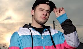 Le mois dernier, adrien lagier et ousmane ly m'ont mis des caméras sur le corps pendant 48h pour brut. Pour Les 11 Ans De Perdu D Avance On Est Parti Revoir Le Orelsan De 2009