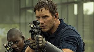 Пока эпидемия коронавируса снова набирает прежнюю силу, а кинотеатры вновь столкнулись с угрозой закрытия, всё больше свежих премьер появляется на стриминговых сервисах. Kris Prett Voyuet S Prishelcami V Pervom Tizere Filma Vojna Budushego