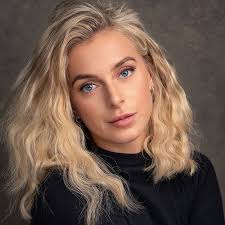 Chloe Saunders's Instagram, Twitter & Facebook