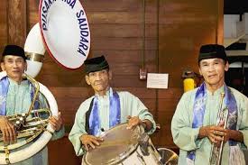Selain dengan adanya sambrah, tanjidor, rebana serta gambang kromong, ningnong. Tehyan Dan Tanjidor Alat Musik Tradisional Dki Jakarta