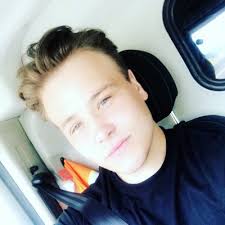 Tikeri Kerr (@TicurryWetWet)