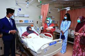 تونكو حاجة عزيزة أمينة ميمونة إسكندرية بنت المرحوم المتوكل على الله سلطان إسكندر الحاج , født beskytter av tunku azizah fertility foundation (taff). Yam Che Puan Besar Khaleeda On Twitter Her Majesty The Royal Patron Of The Tunku Azizah Fertility Foundation Taff Also Visited A Newly Born Baby From An In Vitro Fertilisation Ivf Programme