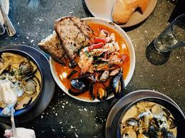 Dinner party (n) cena (f) con invitados; 5 Killer Spanish Style Barbecue Dishes