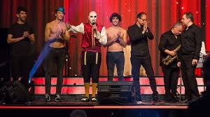 Attore e imitatore, ha vinto il premio alighiero noschese, nel 2009, come migliore imitatore e trasformista. La Tombola Scostumata Di Vincenzo De Lucia A Napoli Dal 7 Al 9 Dicembre