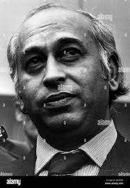 Judges 4 hi-res stock photography and images