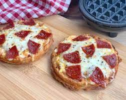Add rao's pizza sauce, cheese and pepperoni to the top of your chaffle. Keto Pizza Chaffles Instrupix