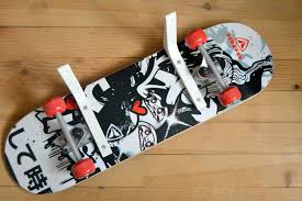Promobo etagère murale forme tendance skate board double face smiley world. L Etagere Skate Deco Chambre D Ado Maman A Tout Faire