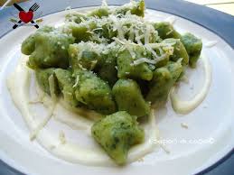 Condite con tutto il pesto di ortica che avete preparato in precedenza e mescolate per bene. Gnocchetti Alle Ortiche Su Fonduta Di Fontina Ricette Ricette Pasta Fatta In Casa Ricette Di Cucina