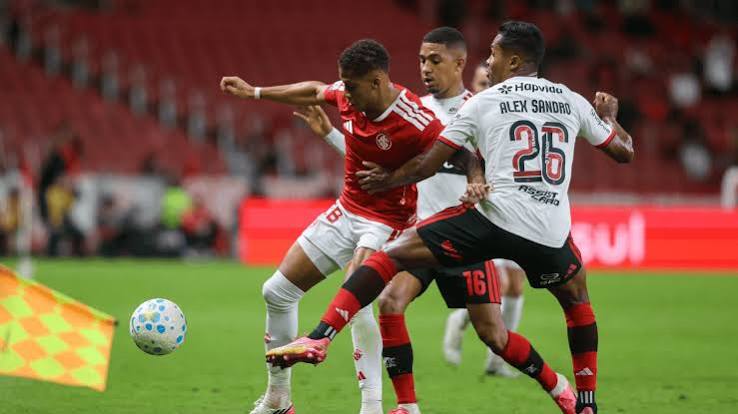 Flamengo reage e arranca empate com o Internacional no Beira-Rio