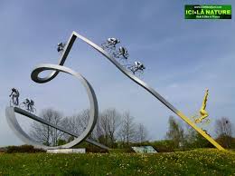 In pau hat der franzose den massenspurt gewonnen. Tour De France Monument Between Pau And Tarbes Highway A64 Aire Des Pyrenees Southwest France Ici La Nature Pictures