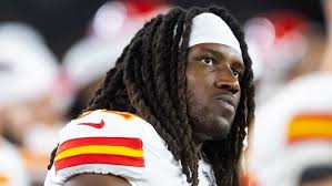 Denver Broncos select QB Paxton Lynch in 1st round