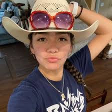 Ariel Chandler's Instagram, Twitter & Facebook