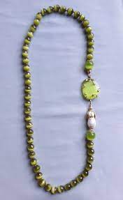 Olivina Credenze Passate La Ritengono Capace Di Proteggere Dagli Spiriti Maligni Riduce I Disturbi Psicosomatici Questa Pie Jewelry Beaded Necklace Necklace