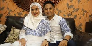 Brownis begini penampilan henky kurniaan setelah jadi wakil bupati 26 2 19 part 2. Hengky Kurniawan Ungkap Alasan Sonya Fatmala Yang 11 Tahun Lebih Muda Mau Menikahinya Kapanlagi Com