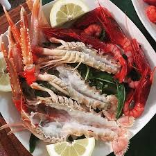 Per preparare i gamberi rossi crudi iniziare pulendo e privando di testa, carapace e filo interiore i gamberi. Scampi E Gamberi Rossi Crudi Picture Of L Angolo Verde Maruggio Tripadvisor