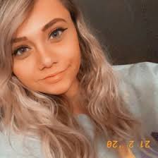 Adrienne Howell (adriennehhowell)